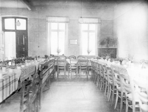 Der ehemalige Gemeindesaal im Gemeindehaus, das später abgerissen wurde Der ehemalige Gemeindesaal im Gemeindehaus, das später abgerissen wurde