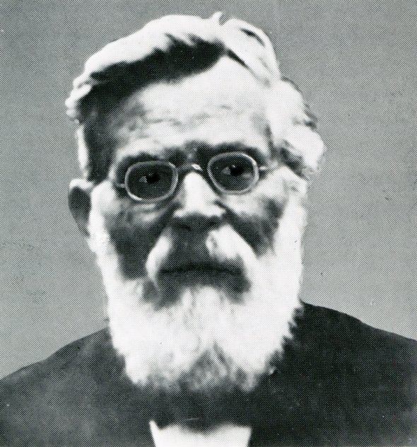 Pfarrer Johannes Siebold, der ab 1887 fast vier Jahrzehnte lang die kleine Gemeinde leitete Pfarrer Johannes Siebold, der ab 1887 fast vier Jahrzehnte lang die kleine Gemeinde leitete