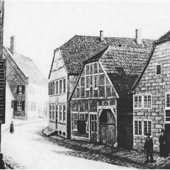 Ganz rechts: Ehem. Synagoge und jüdische Schule; heute Ruggestraße 10