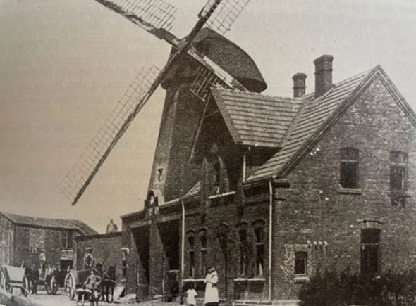 "Siebeneselsmühle", die am heutigen Mühlenweg errichtete wurde; wurde kurz nach dem Ersten Weltkrieg abgerissen