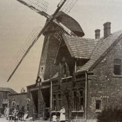 "Siebeneselsmühle", die am heutigen Mühlenweg errichtete wurde; wurde kurz nach dem Ersten Weltkrieg abgerissen