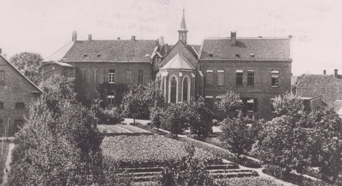 Blick auf den Garten und die Rückseite des Marienhospitals (Blick aus östlicher Sicht auf das Gebäude, das seinerzeit an der Geiststraße gegenüber dem Hotel Mühlenkamp stand)