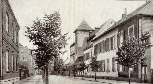 1895 erhält das Marienhospital einen Erweiterungsbau entlang der Geiststraße. 1895 erhält das Marienhospital einen Erweiterungsbau entlang der Geiststraße.