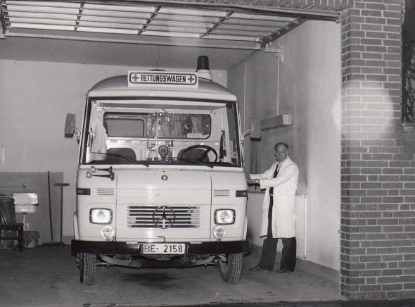 Herbst 1972: Joseph Krabus, Hauselektriker des Marienhospitals und Fahrer des Rettungswagens Herbst 1972: Joseph Krabus, Hauselektriker des Marienhospitals und Fahrer des Rettungswagens