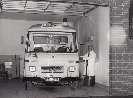 Herbst 1972: Joseph Krabus, Hauselektriker des Marienhospitals und Fahrer des Rettungswagens