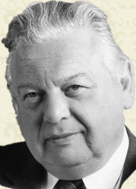 Chefarzt Dr. med. Wilhelm Brameyer  trieb die Entwicklung vom Beleg- zum Fachkrankenhaus voran